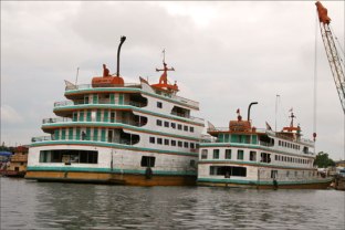 amazon-tour-iquitos-port-henry-launcha-dawn-on-the-amazon